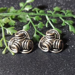 E913 Rustic Silvertone Coiled Clip On Earrings